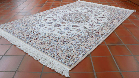 Fine handmade Oriental Nain rug - WS306301